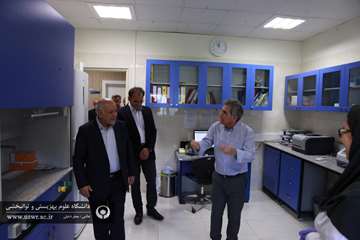 بازدید معاون وزیر بهداشت از مرکز ایرانوم